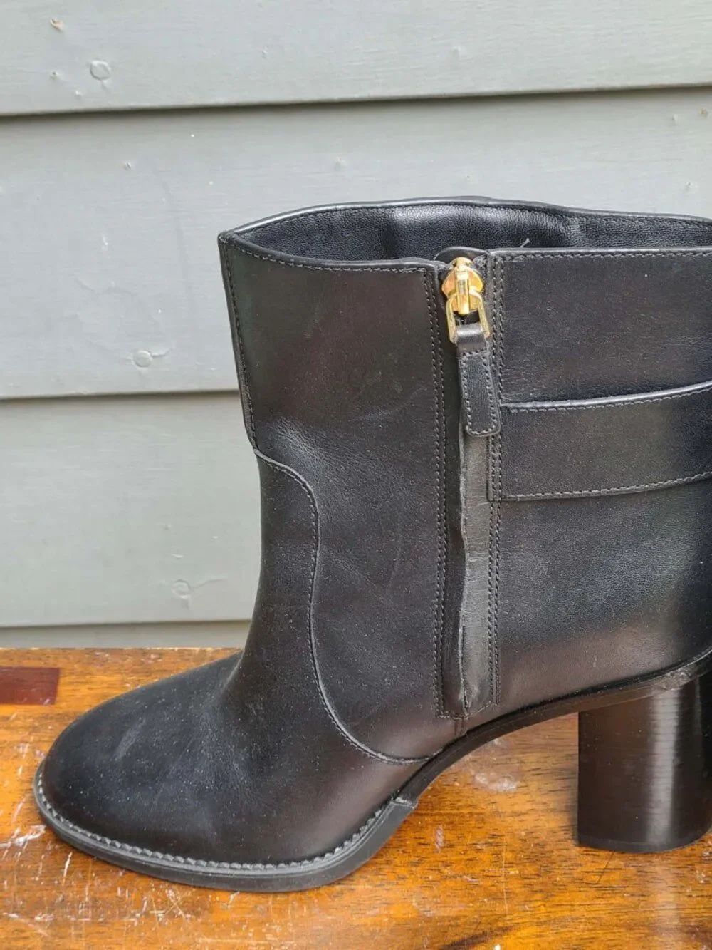 Tory Burch Black Leather Sydney Boots With Gold Tone Logo Size 8 NWOT - Picture 8 of 13